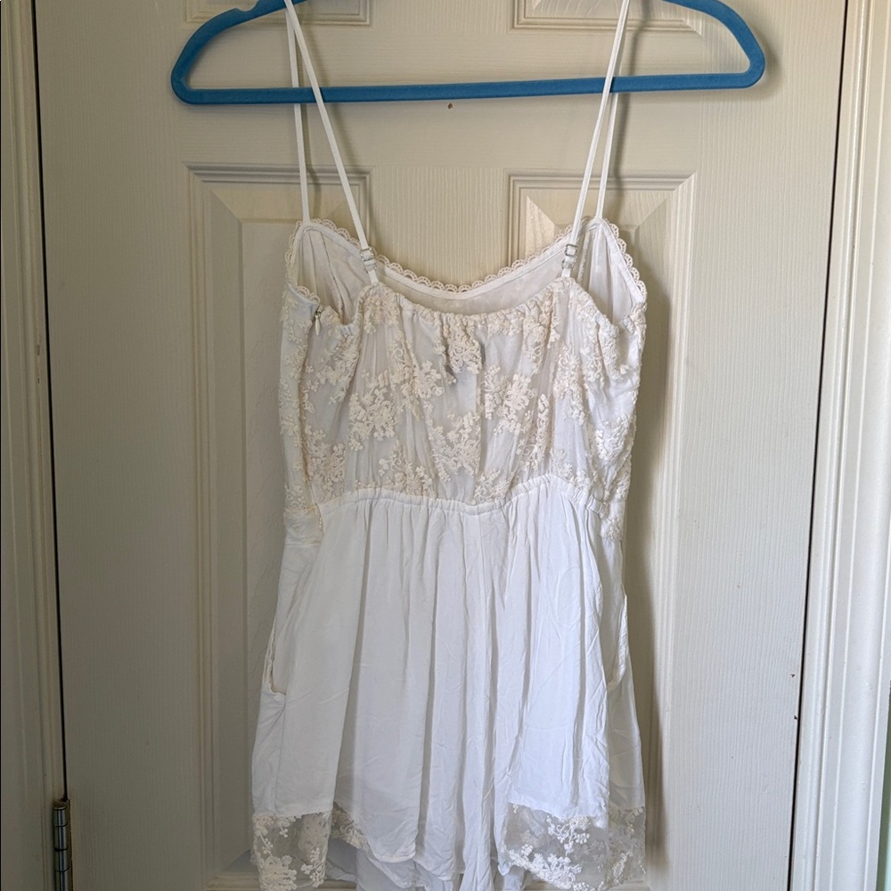 Kendall & Kylie Cream Lace Romper - Picture 3 of 7